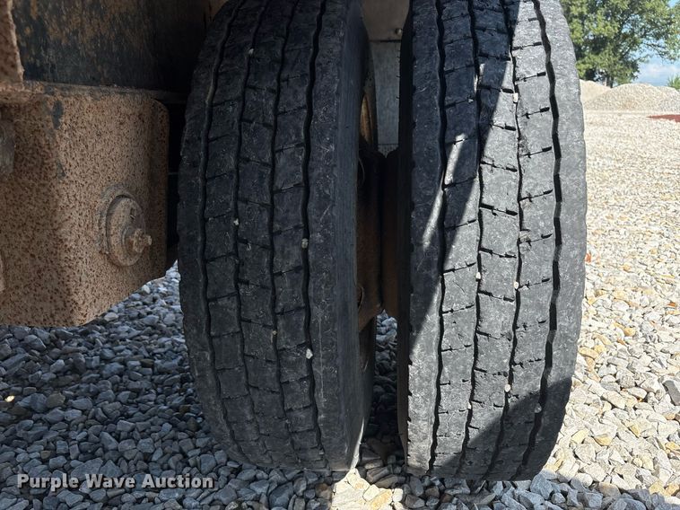 image for item EC4369 1998 Utility FS2CHA flatbed trailer