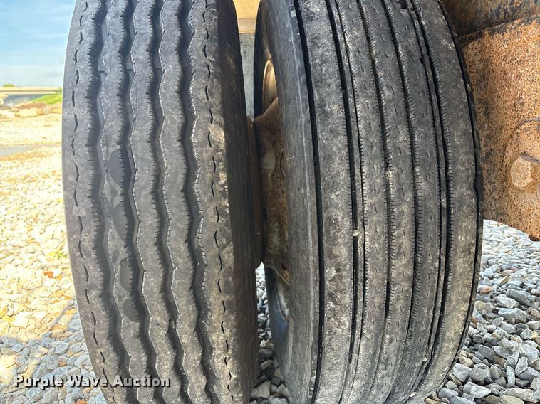 image for item EC4369 1998 Utility FS2CHA flatbed trailer