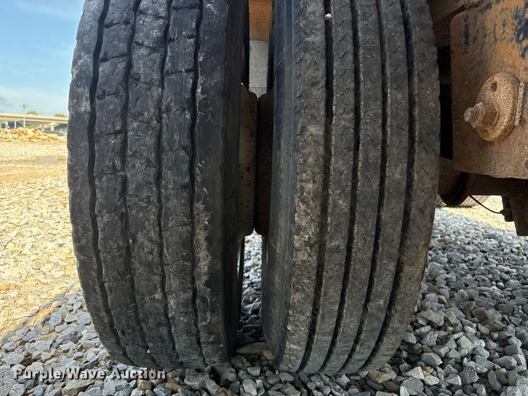 image for item EC4369 1998 Utility FS2CHA flatbed trailer