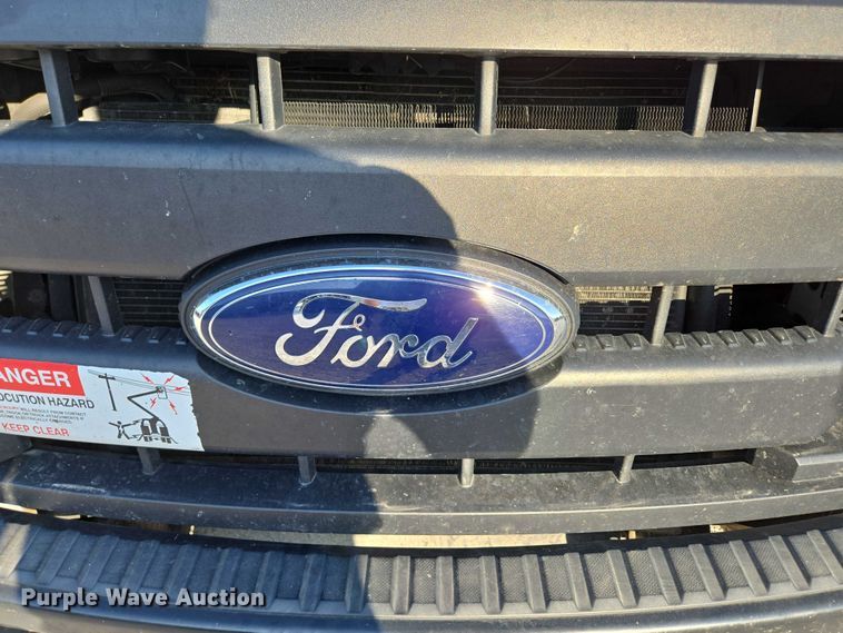 image for item ED2164 2016 Ford F550 Super Duty XL bucket truck