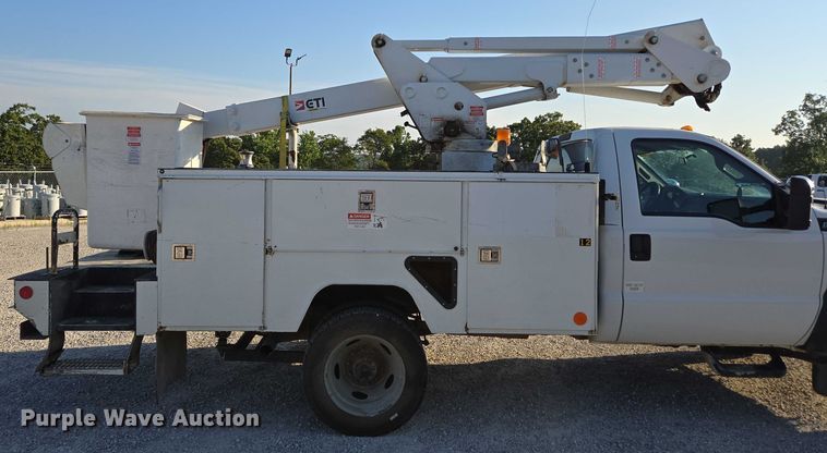 image for item ED2164 2016 Ford F550 Super Duty XL bucket truck