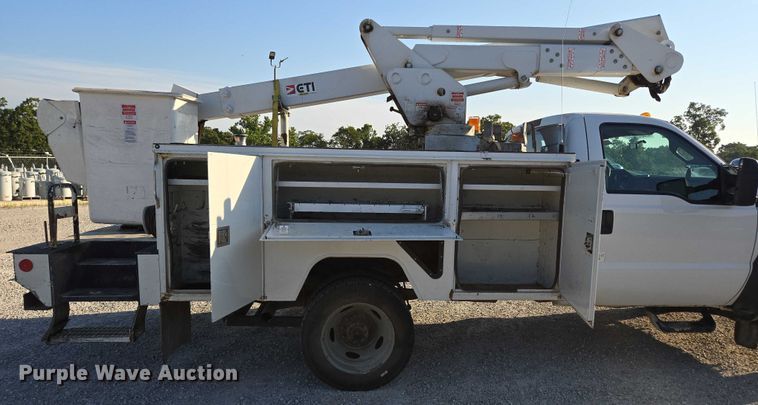 image for item ED2164 2016 Ford F550 Super Duty XL bucket truck