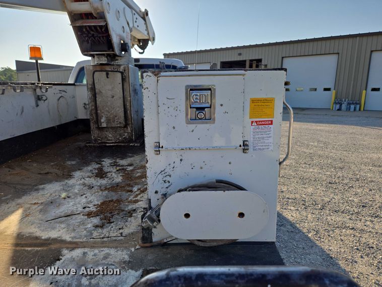 image for item ED2164 2016 Ford F550 Super Duty XL bucket truck