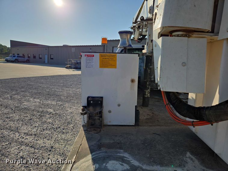 image for item ED2164 2016 Ford F550 Super Duty XL bucket truck