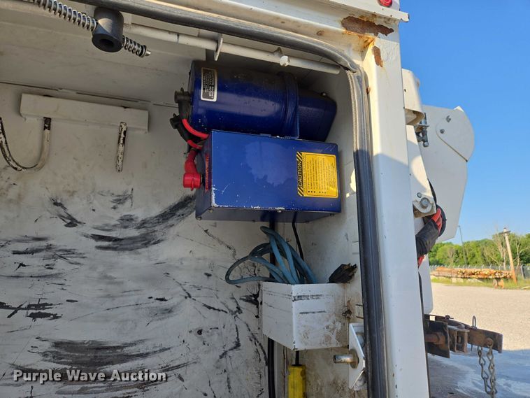 image for item ED2164 2016 Ford F550 Super Duty XL bucket truck