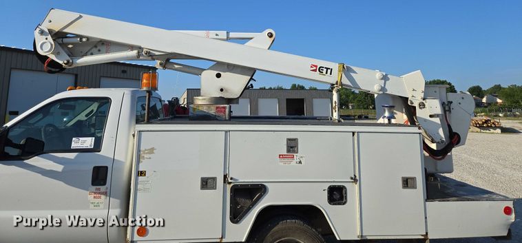 image for item ED2164 2016 Ford F550 Super Duty XL bucket truck