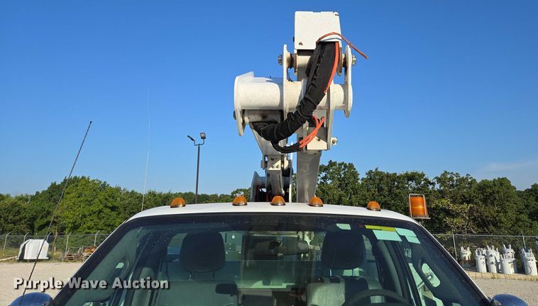 image for item ED2164 2016 Ford F550 Super Duty XL bucket truck