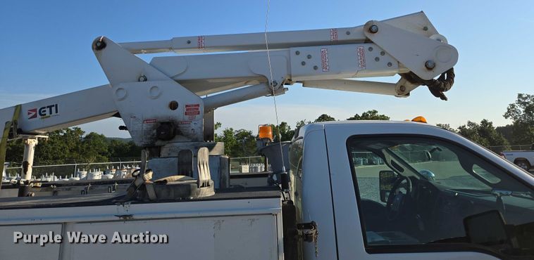 image for item ED2164 2016 Ford F550 Super Duty XL bucket truck