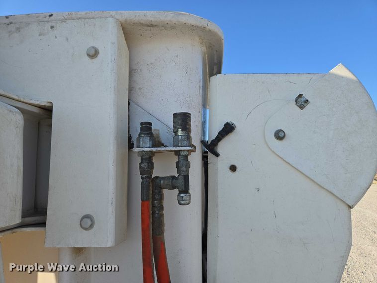 image for item ED2164 2016 Ford F550 Super Duty XL bucket truck