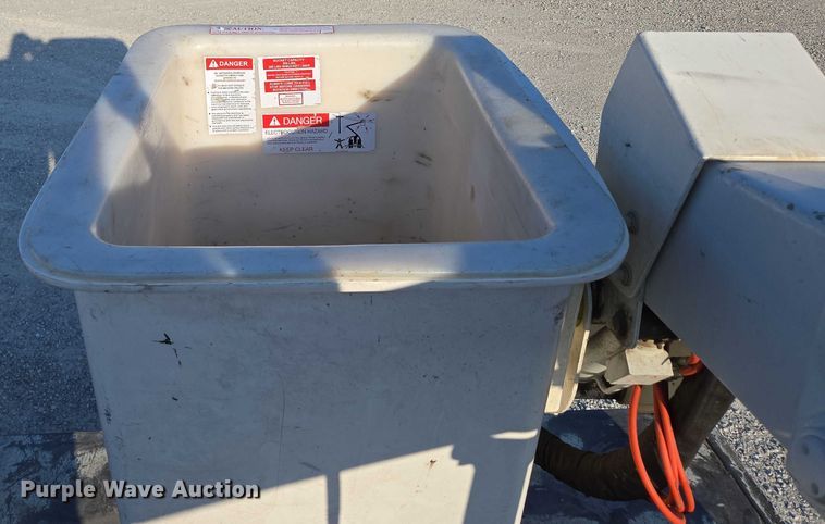 image for item ED2164 2016 Ford F550 Super Duty XL bucket truck