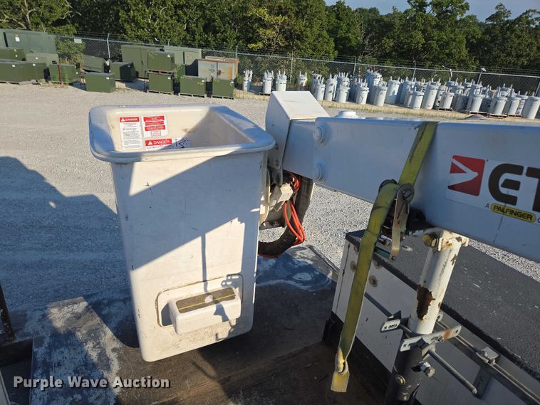 image for item ED2164 2016 Ford F550 Super Duty XL bucket truck