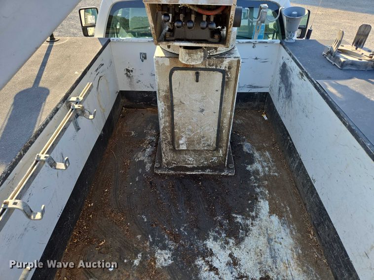 image for item ED2164 2016 Ford F550 Super Duty XL bucket truck