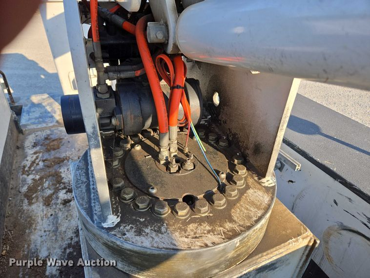 image for item ED2164 2016 Ford F550 Super Duty XL bucket truck