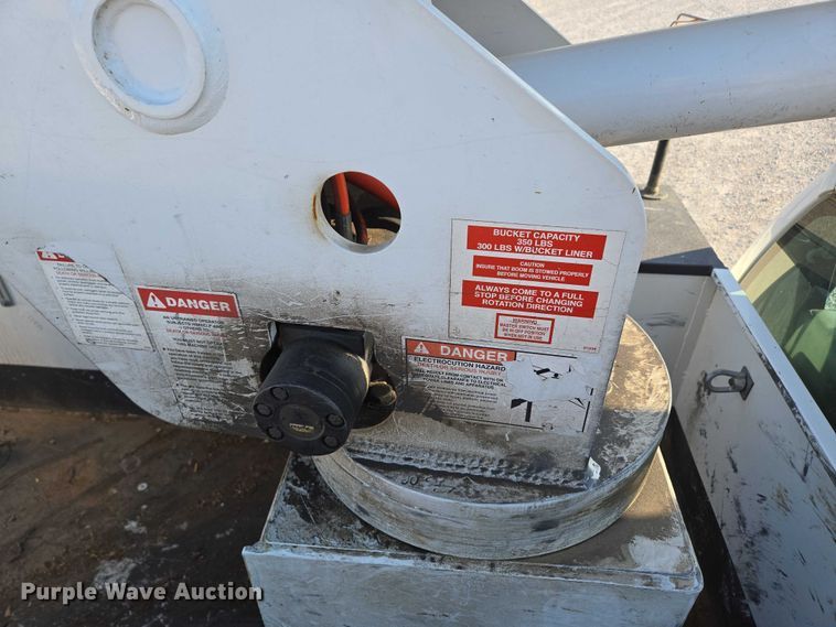 image for item ED2164 2016 Ford F550 Super Duty XL bucket truck