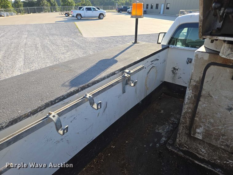 image for item ED2164 2016 Ford F550 Super Duty XL bucket truck