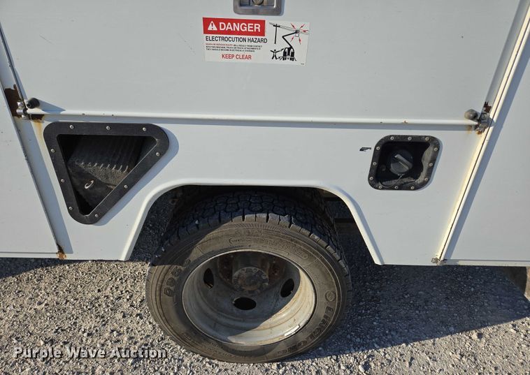 image for item ED2164 2016 Ford F550 Super Duty XL bucket truck