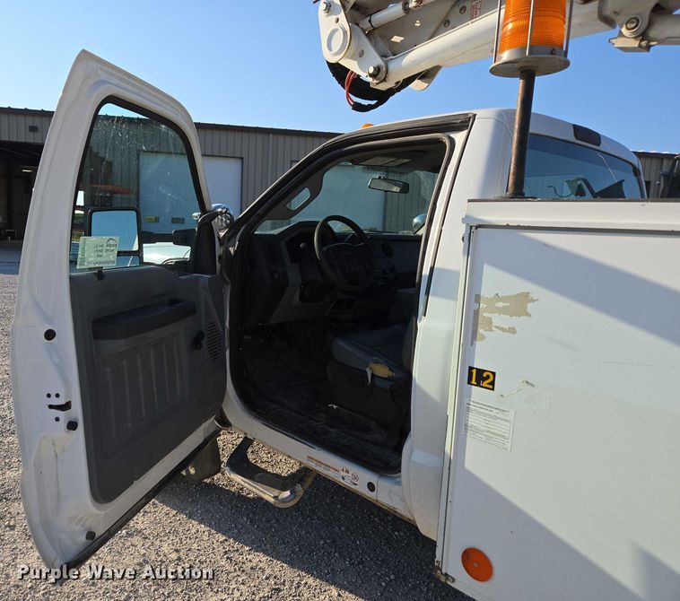 image for item ED2164 2016 Ford F550 Super Duty XL bucket truck