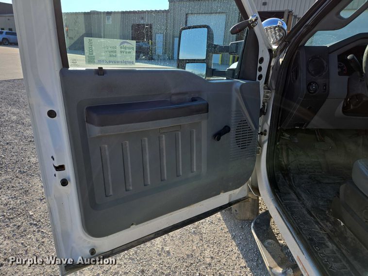 image for item ED2164 2016 Ford F550 Super Duty XL bucket truck