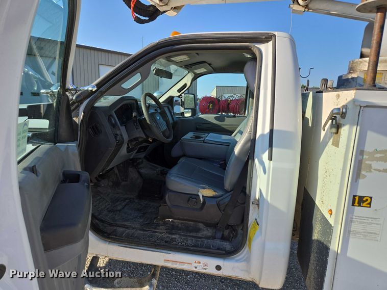 image for item ED2164 2016 Ford F550 Super Duty XL bucket truck