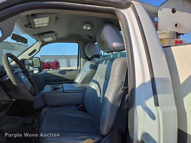 image for item ED2164 2016 Ford F550 Super Duty XL bucket truck