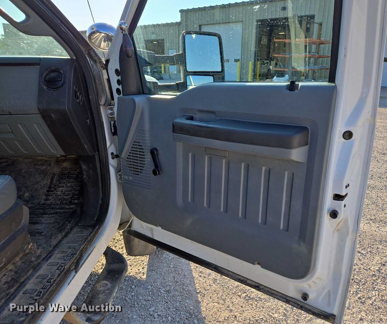 image for item ED2164 2016 Ford F550 Super Duty XL bucket truck