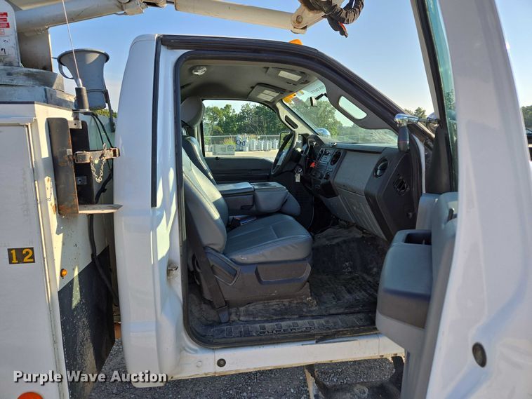 image for item ED2164 2016 Ford F550 Super Duty XL bucket truck