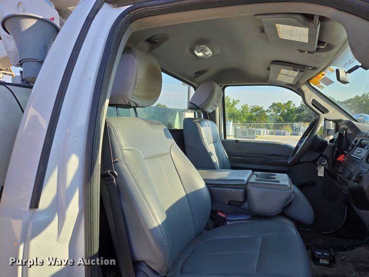 image for item ED2164 2016 Ford F550 Super Duty XL bucket truck