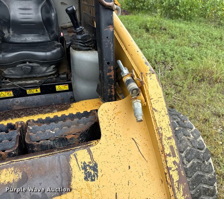 image for item ED4331 2007 Caterpillar 236B2 skid steer loader