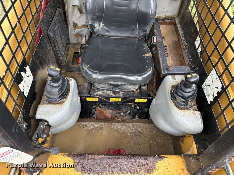 image for item ED4331 2007 Caterpillar 236B2 skid steer loader