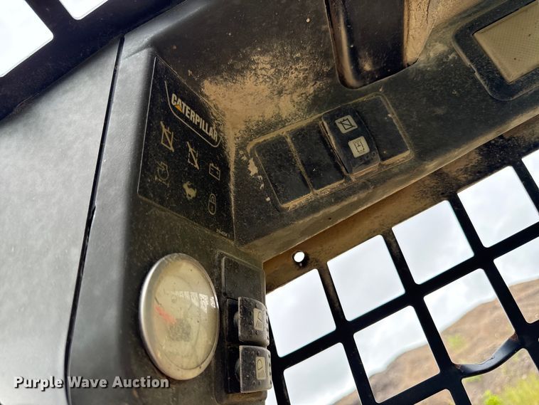 image for item ED4331 2007 Caterpillar 236B2 skid steer loader