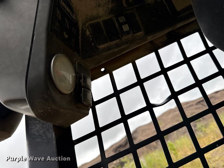 image for item ED4331 2007 Caterpillar 236B2 skid steer loader