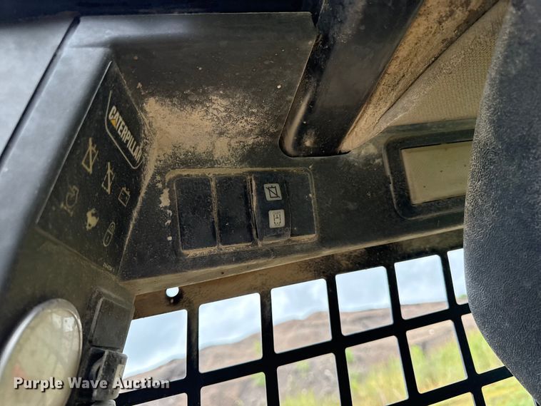 image for item ED4331 2007 Caterpillar 236B2 skid steer loader