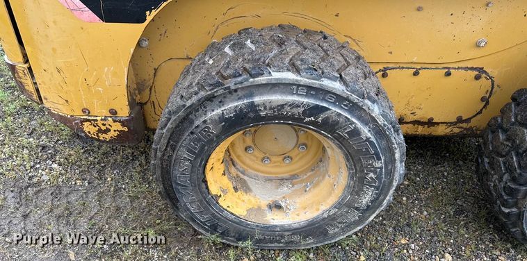 image for item ED4331 2007 Caterpillar 236B2 skid steer loader