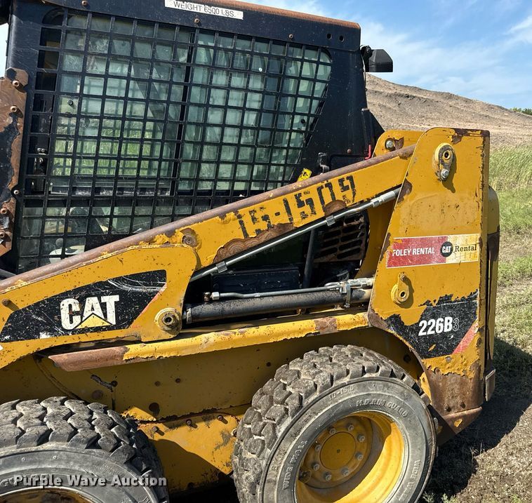 image for item ED4332 2012 Caterpillar 226B3 skid steer loader