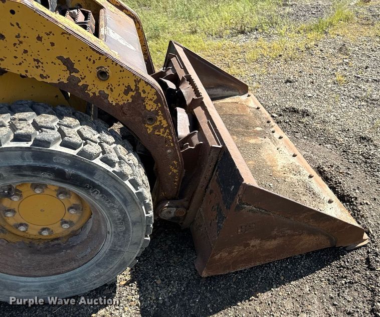 image for item ED4332 2012 Caterpillar 226B3 skid steer loader