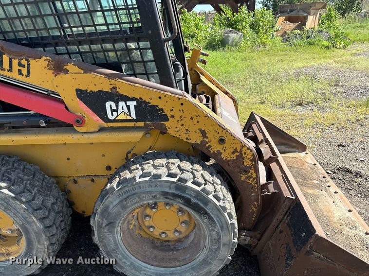 image for item ED4332 2012 Caterpillar 226B3 skid steer loader