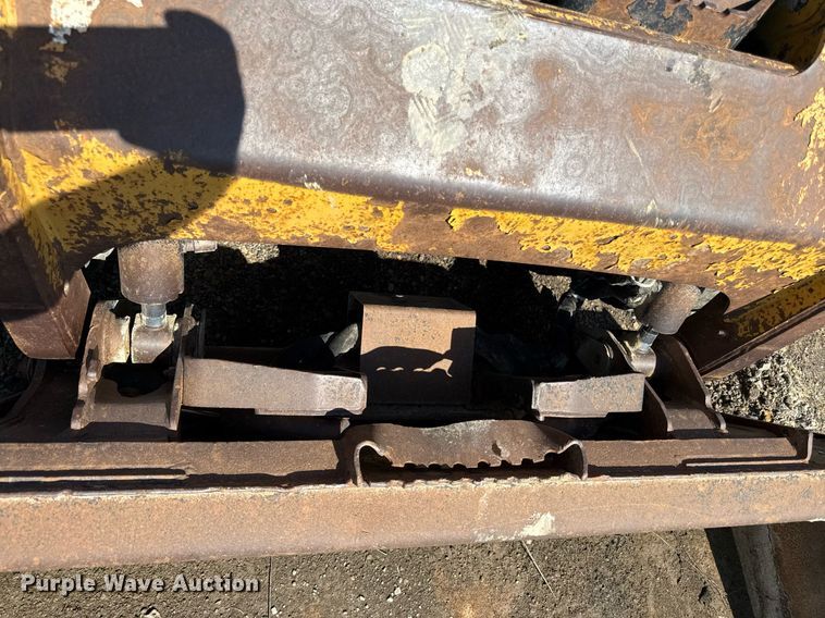 image for item ED4332 2012 Caterpillar 226B3 skid steer loader