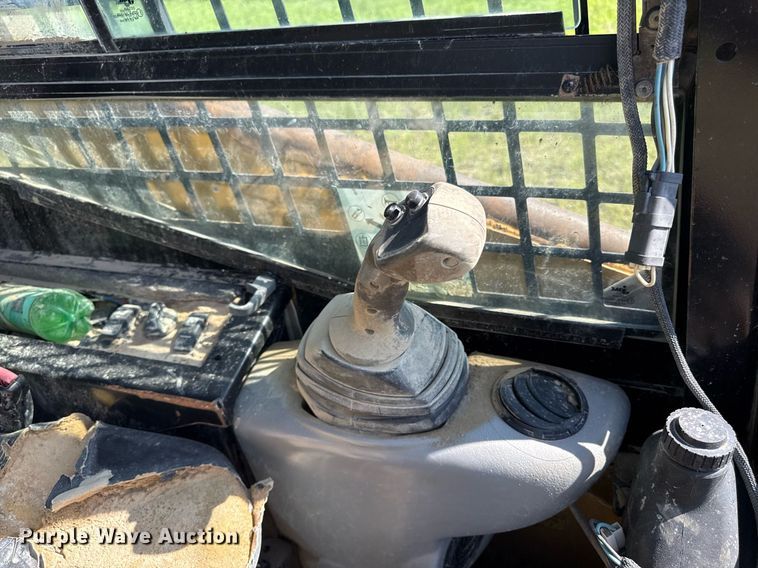 image for item ED4332 2012 Caterpillar 226B3 skid steer loader