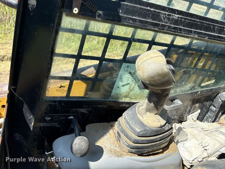 image for item ED4332 2012 Caterpillar 226B3 skid steer loader