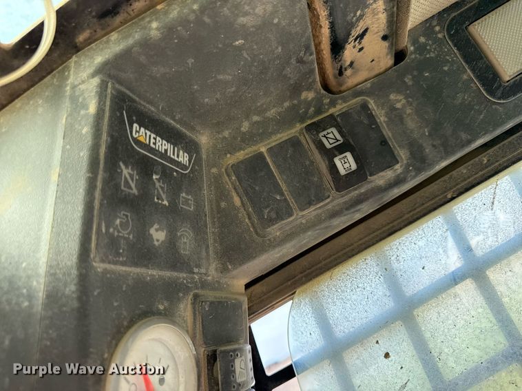 image for item ED4332 2012 Caterpillar 226B3 skid steer loader