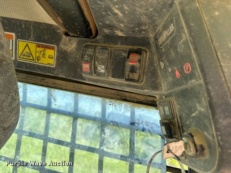 image for item ED4332 2012 Caterpillar 226B3 skid steer loader