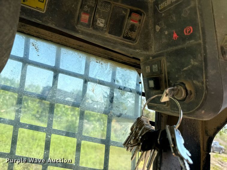 image for item ED4332 2012 Caterpillar 226B3 skid steer loader