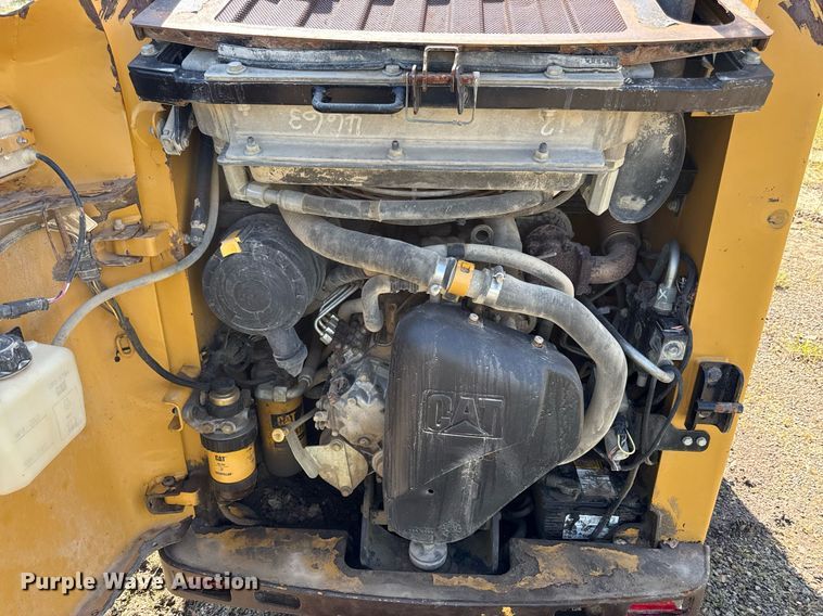image for item ED4332 2012 Caterpillar 226B3 skid steer loader
