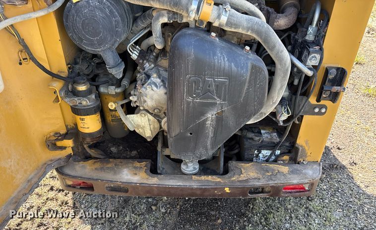 image for item ED4332 2012 Caterpillar 226B3 skid steer loader