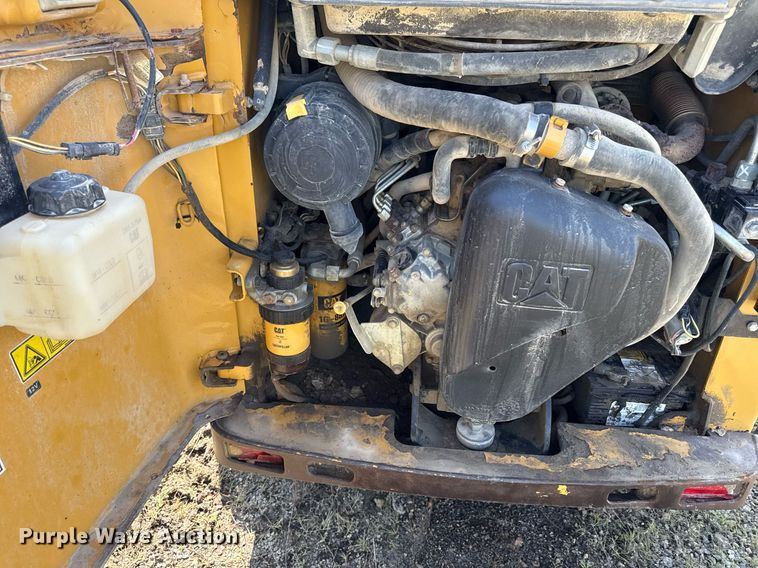 image for item ED4332 2012 Caterpillar 226B3 skid steer loader