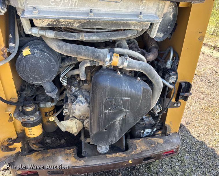 image for item ED4332 2012 Caterpillar 226B3 skid steer loader