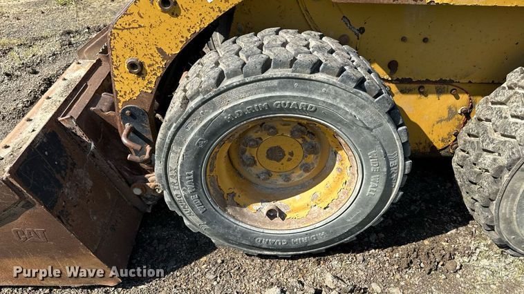 image for item ED4332 2012 Caterpillar 226B3 skid steer loader