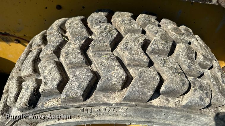 image for item ED4332 2012 Caterpillar 226B3 skid steer loader