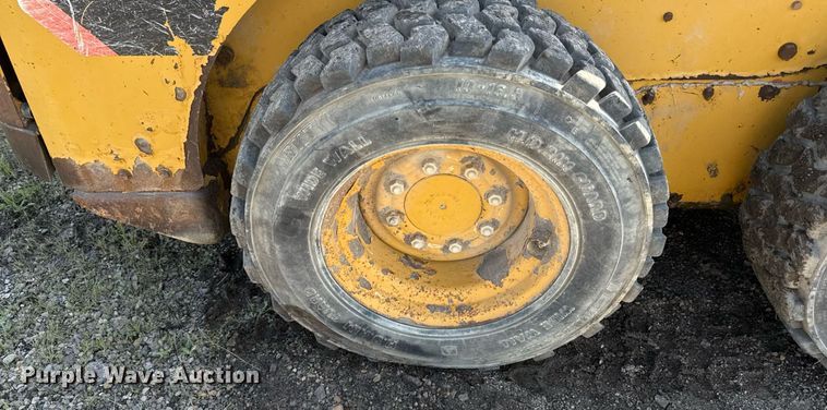 image for item ED4332 2012 Caterpillar 226B3 skid steer loader