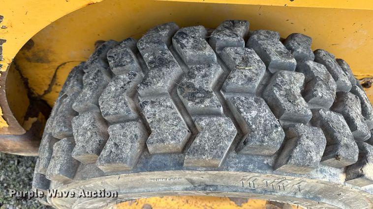 image for item ED4332 2012 Caterpillar 226B3 skid steer loader